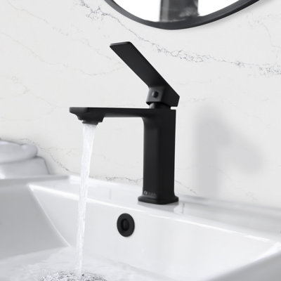 Robinet de salle de bain élégant à poignée unique 6 po Solace Vace