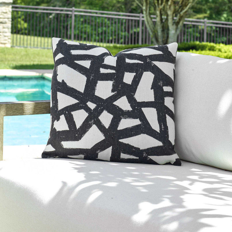 Coussin d'extérieur en onyx Uttermost