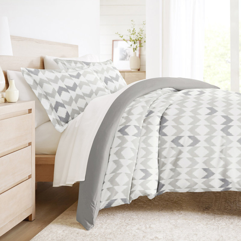 Duvet Cover Set Patterned Microfiber Ultra Soft Bedding in Chevron Sleep, Queen Duvet Cover + 2 Standard Shams