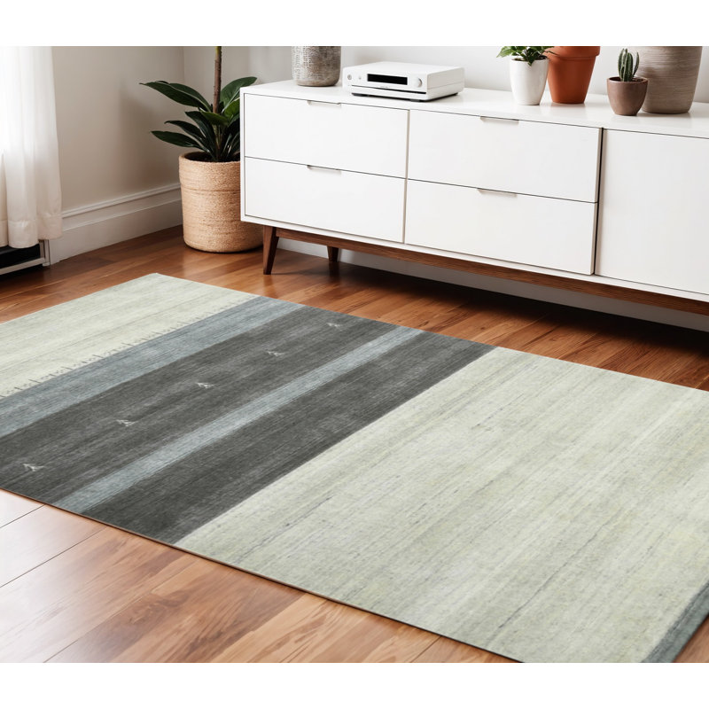 Tapis rayé en laine gris et vert ivoire 4 pi x 6 pi