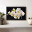 Fleurs fraîches d'orchidées blanches sur toile-100705023