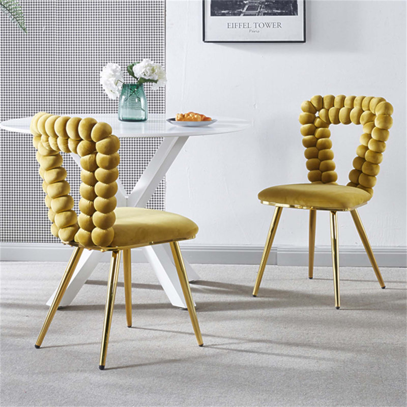 Chaises de salle à manger rembourrées modernes avec pieds en tube de fer, coussins moelleux et dossier confortable pour la salle à manger et le salon