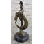 Figurine signée Mavchi Vénus sur la lune