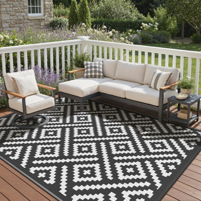 Recycled P.E.T Checkered and Geometric Rug