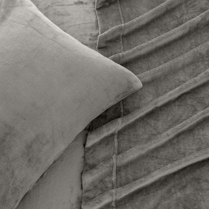 Gray Full Size Ultra Soft Velvet Plush Sheet Set