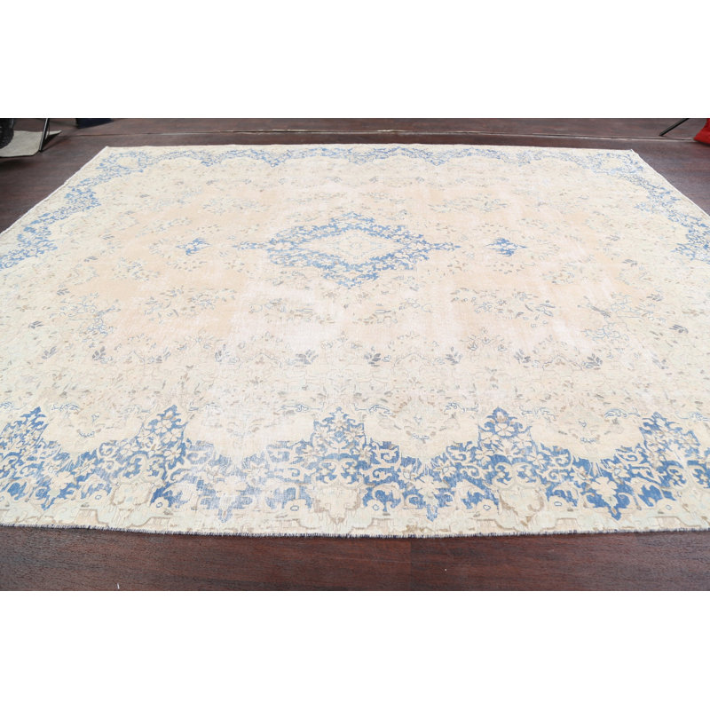Tapis unique en laine noué à la main de style pêche des années 1950 de 9 pi 7 po x 12 pi 4 po Alaw