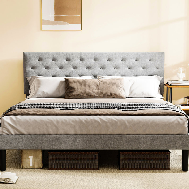 Structure de grand lit gris, pieds de support centraux, capacité de charge de 705 lb, lit gris