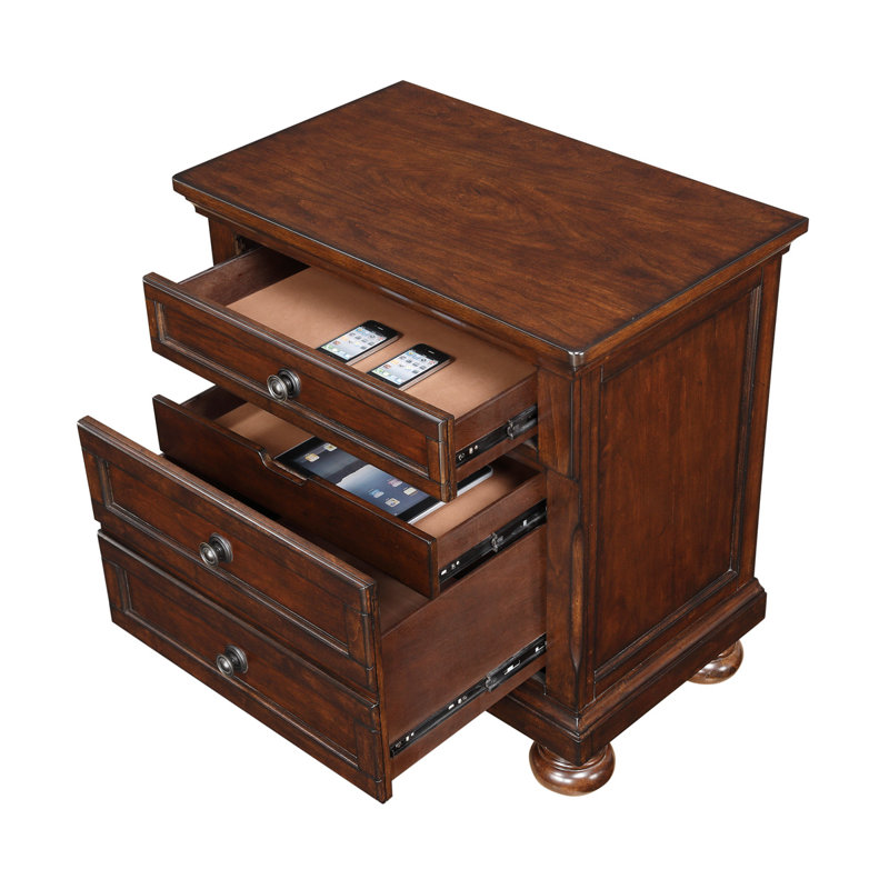 Kynsleigh 29.25'' Tall 3 - Drawer Nightstand, Cherry