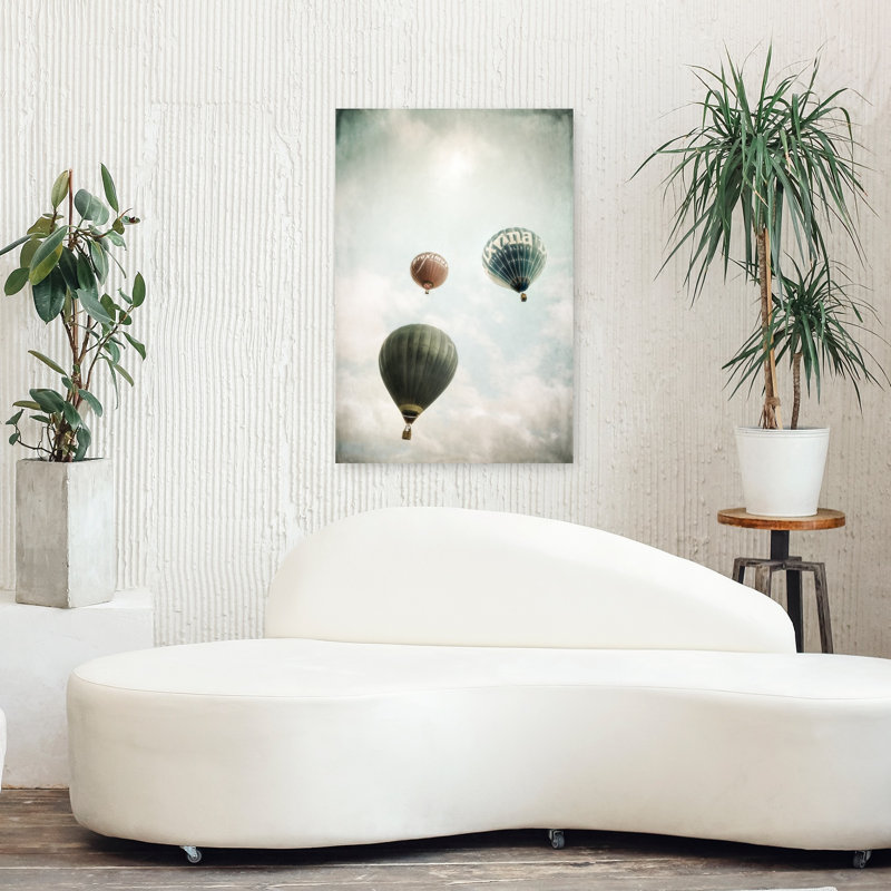 «Floating Hot Air Balloon Dreamy Peaceful Serene Summer Landscape», reproduction d'art mural, 36" H x 24" W