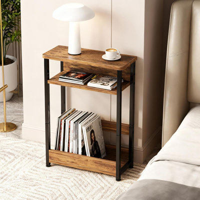 Table d'appoint étroite, table de bout mince à 3 niveaux avec tablette de rangement, canapé moderne, tables d'appoint minces pour espaces restreints et petits, tables de chevet minces avec porte-revues brun clair