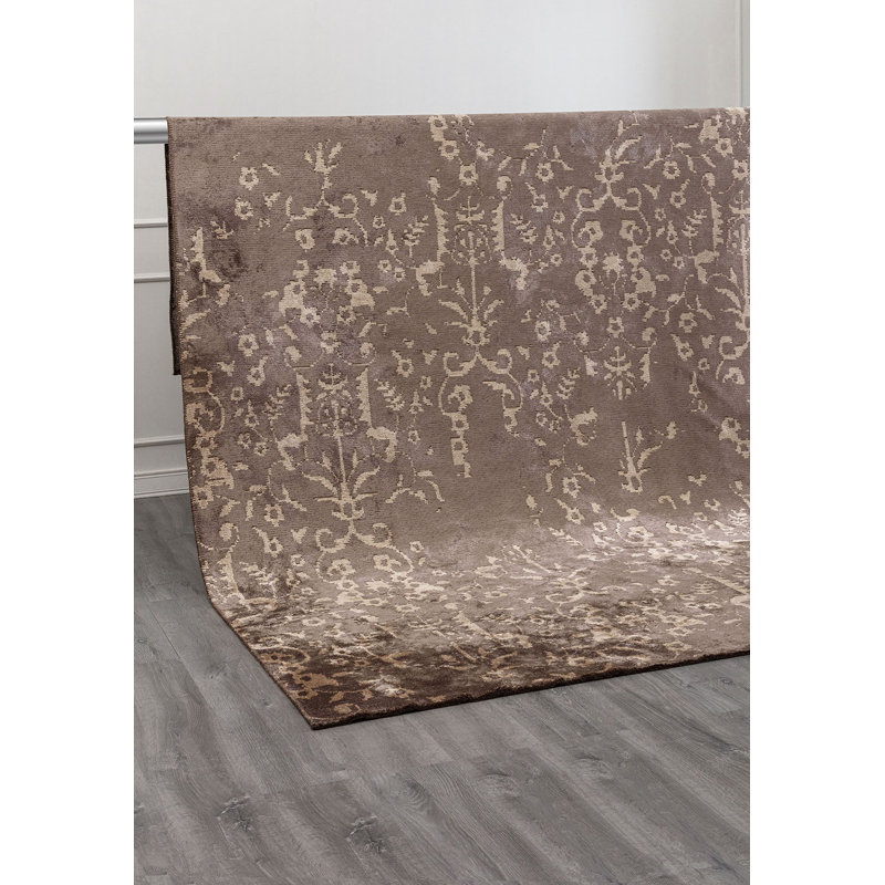 Tyrinia Floral Hand Loom Indoor / Outdoor Area Rug, Rectangle 5'3" x 7'7"