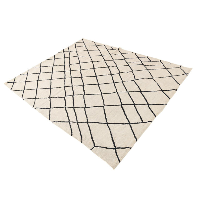 Tapis noir et blanc 5 Petrella