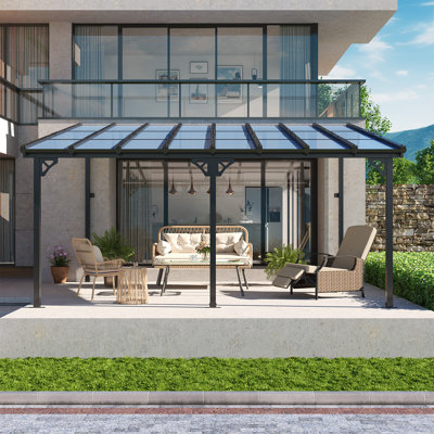 Pergola extérieure en métal de 4,9 m de large x 3 m de profondeur avec toit en pente, idéale pour terrasse et jardin.