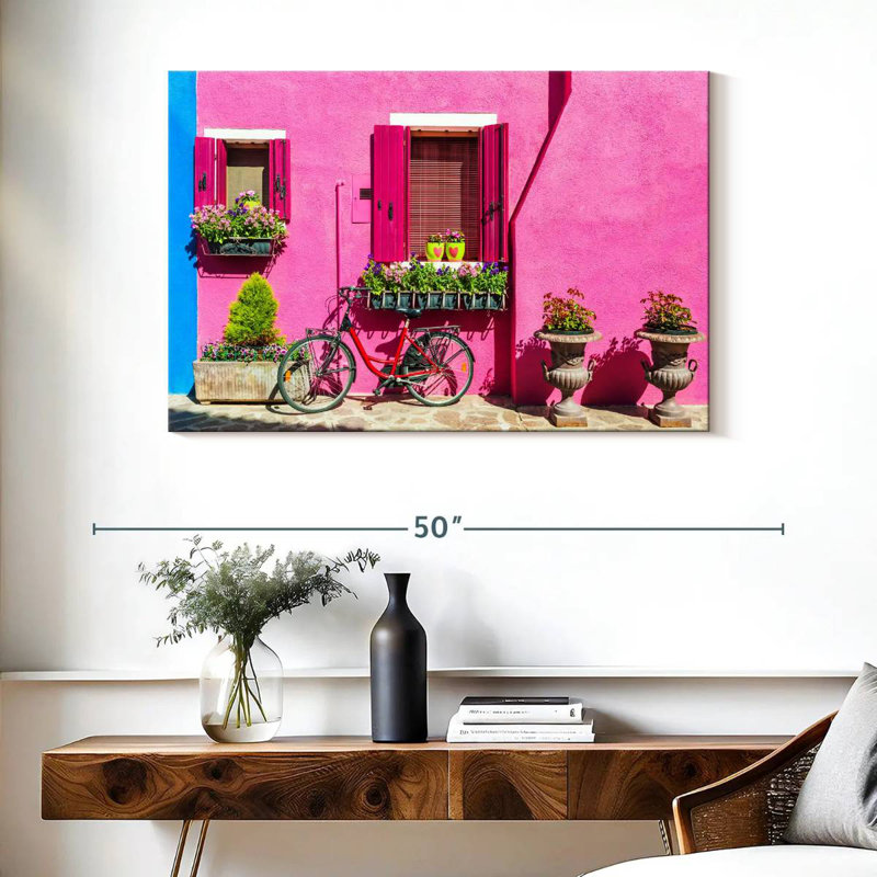 Lilie, maison rose, bicyclette
