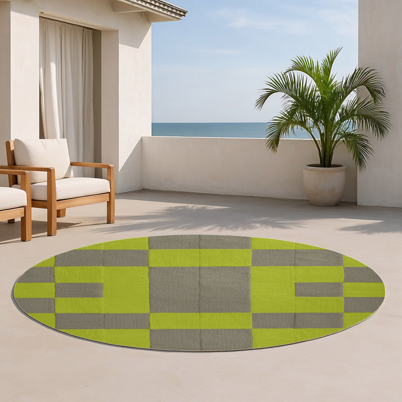 Checkered Green Indoor and Outdoor Area Rug, Round 5'