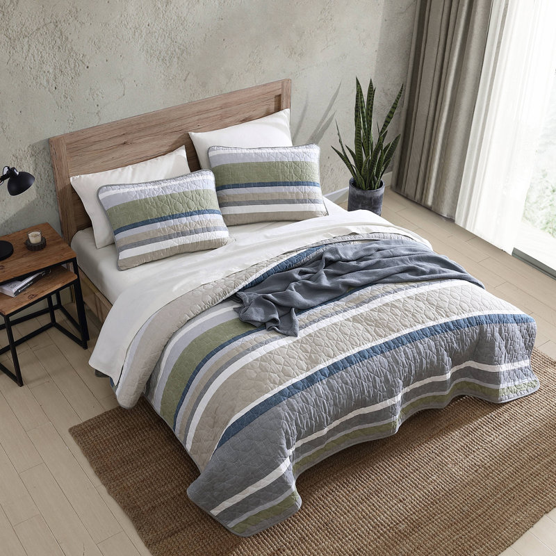 Arrowhead Cotton Reversible Quilt Set, King Quilt + 2 King Shams, Khaki/Navy