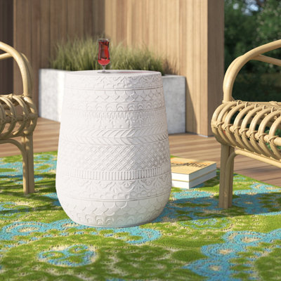 Table d'appoint en béton Ailey
