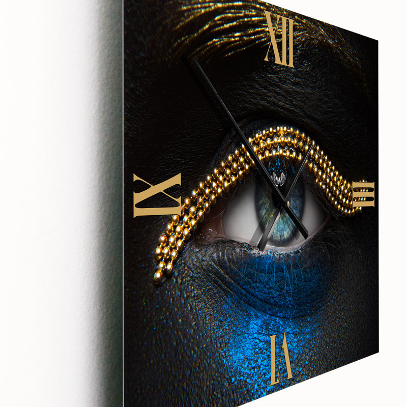 Horloge murale, Très grand, Femme avec une chaîne et un pigment