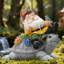 Statue de jardin lumineuse en forme de gnome chevauchant une tortue, alimentée à l'énergie solaire