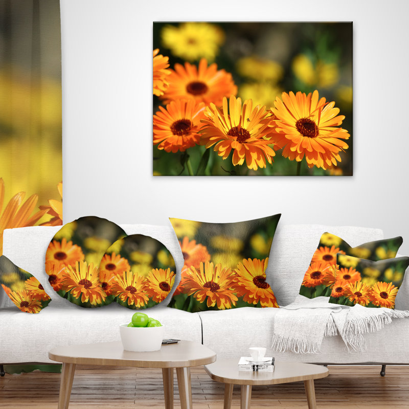 Fleurs de souci orange en fleurs - coussin à imprimé floral, 16 po x 1 po, Coussin décoratif