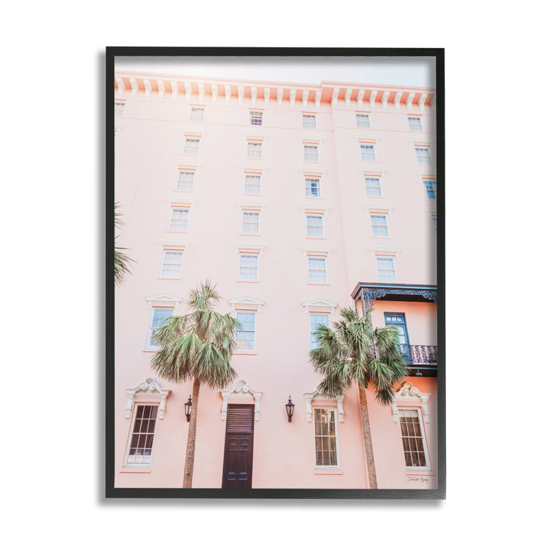 «Tropical Pink Holiday Building Summer Palm Trees» par Jennifer Rigsby - Photographie à cadre flottant sur toile