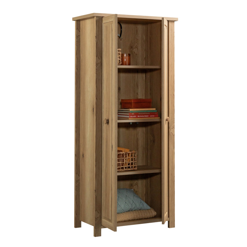 Armoire de rangement de style maison de campagne rustique