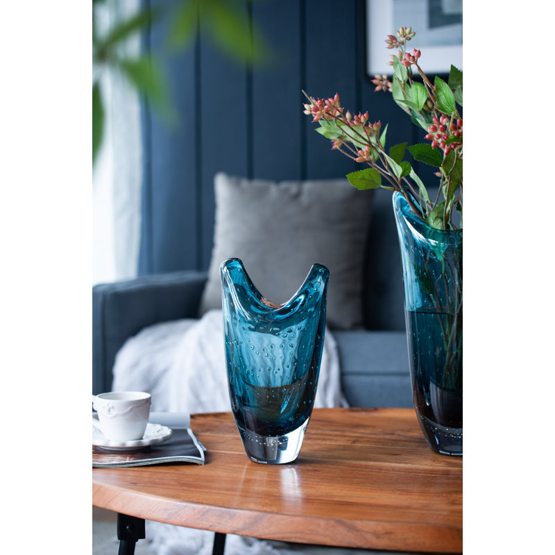 Vase de table en verre bleu Remick, H 10,4 po x l 6,1 po x P 3,1 po