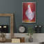 "Poule blanche, fond rouge 3" par Maria Pietri-384724064