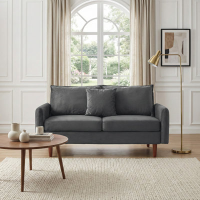 Causeuse de 56 po de large à accoudoirs arrondis en velours, avec poches de rangement latérales et petit coussin décoratif carré