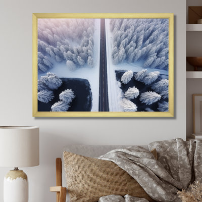 Endless Road Into Winter Forest III - Art mural sur route