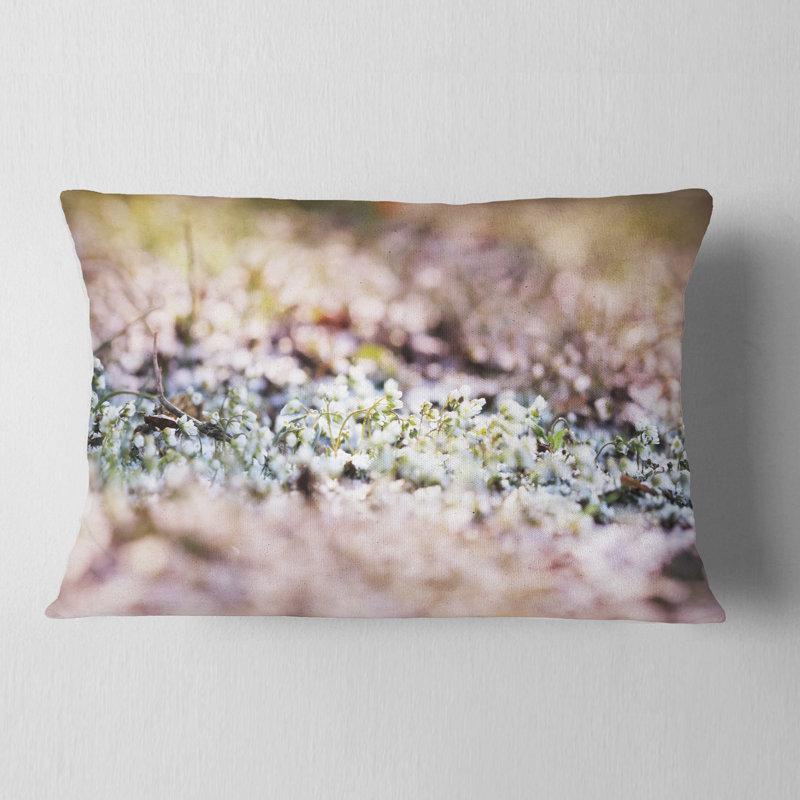 Coussin décoratif à petites fleurs blanches et roses