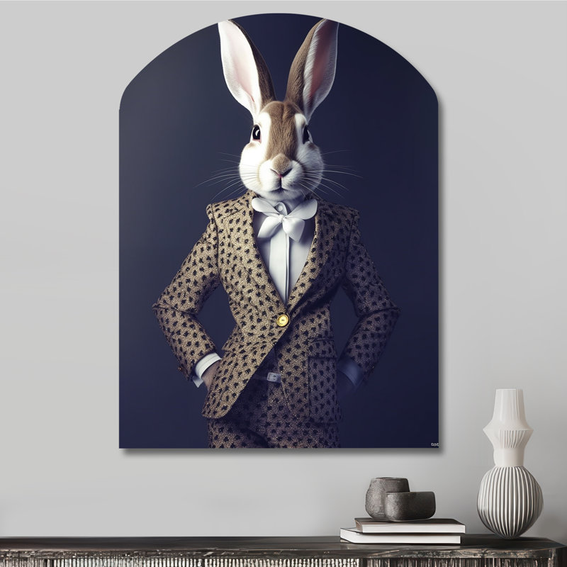 Lapin blanc en costume de fantaisie, H 34 po x l 25 po