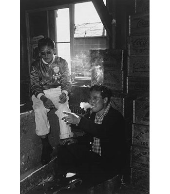 «Two Young Men in Co-op Goods Store» par Ansel Adams - reproduction de photo