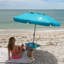 Parasol de plage avec ancrage au sable et plateau de table-484368491