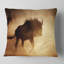 Gnou bleu courant dans la poussière - Coussin imprimé animal-29891856-29891860