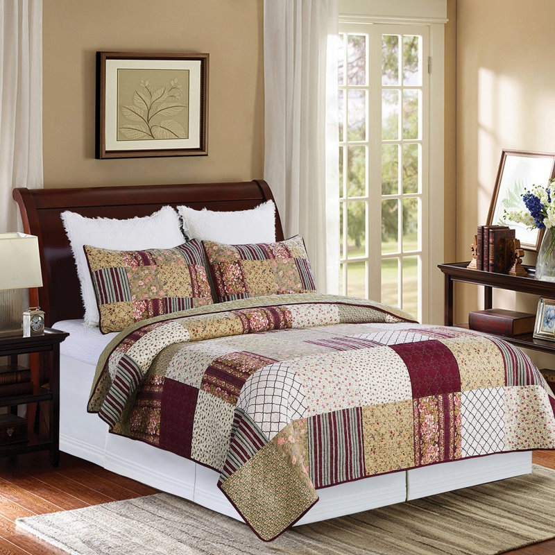 Arlo Cotton Reversible Quilt Set, King Quilt + 2 Shams