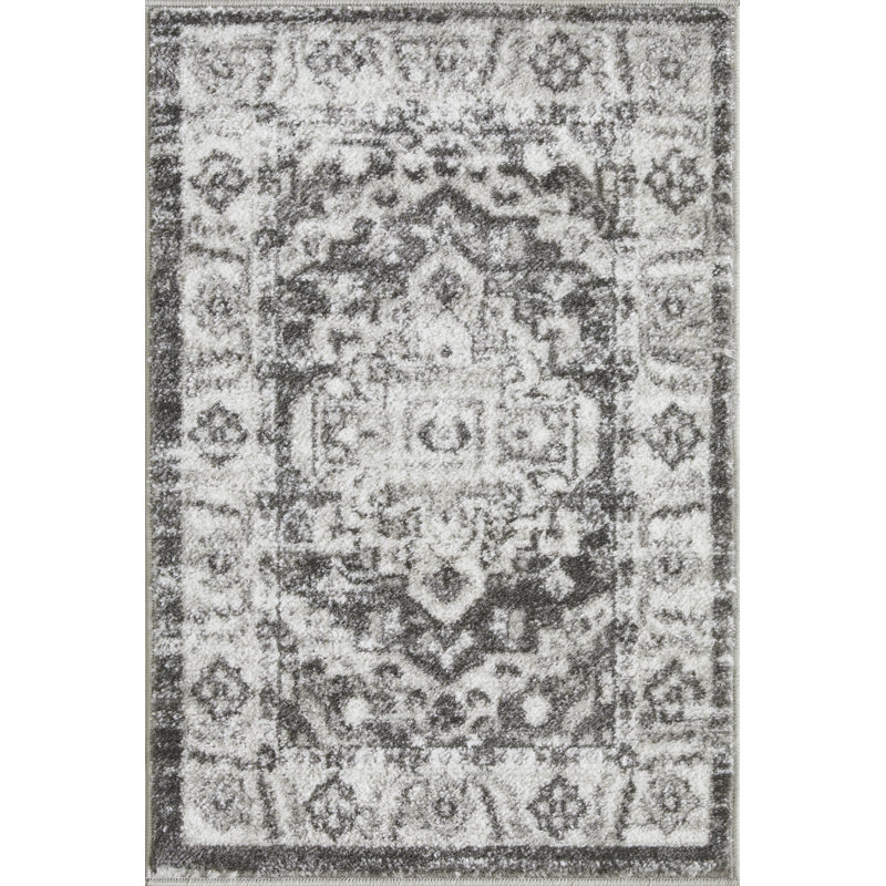Raghdah Oriental Indoor Rug, Rectangle 2' x 3'