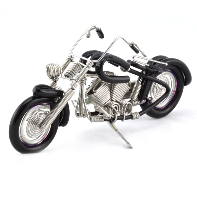 Modèle de motocyclette en fil d’art