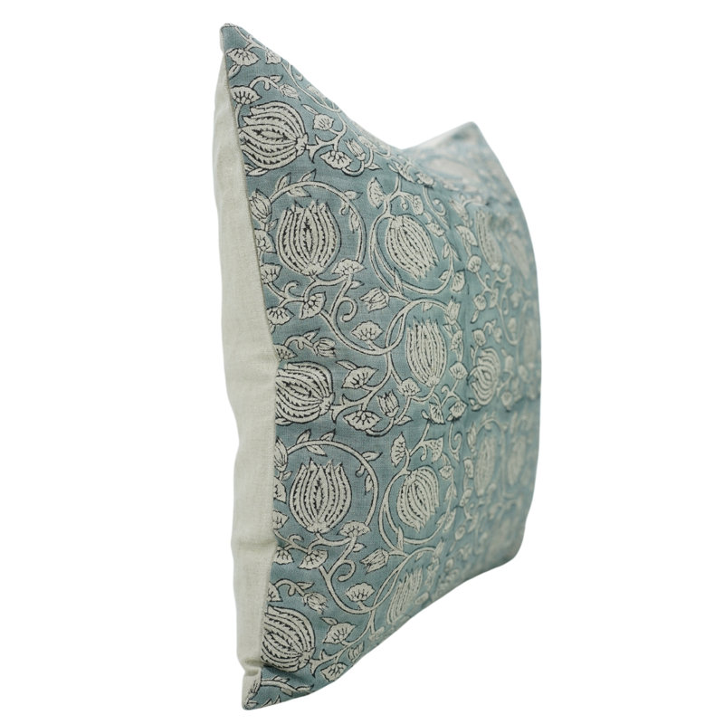Housse de coussin Art Fab Fabine - Élégant accent de lin, Saat Samundar, H 22 po x l 22 po, Imprimé floral / bleu mer, Carrée
