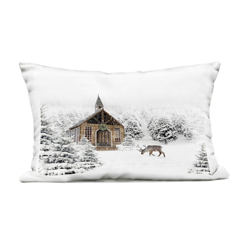 Coussin imprimé Winter Chapel par Jennifer Pugh