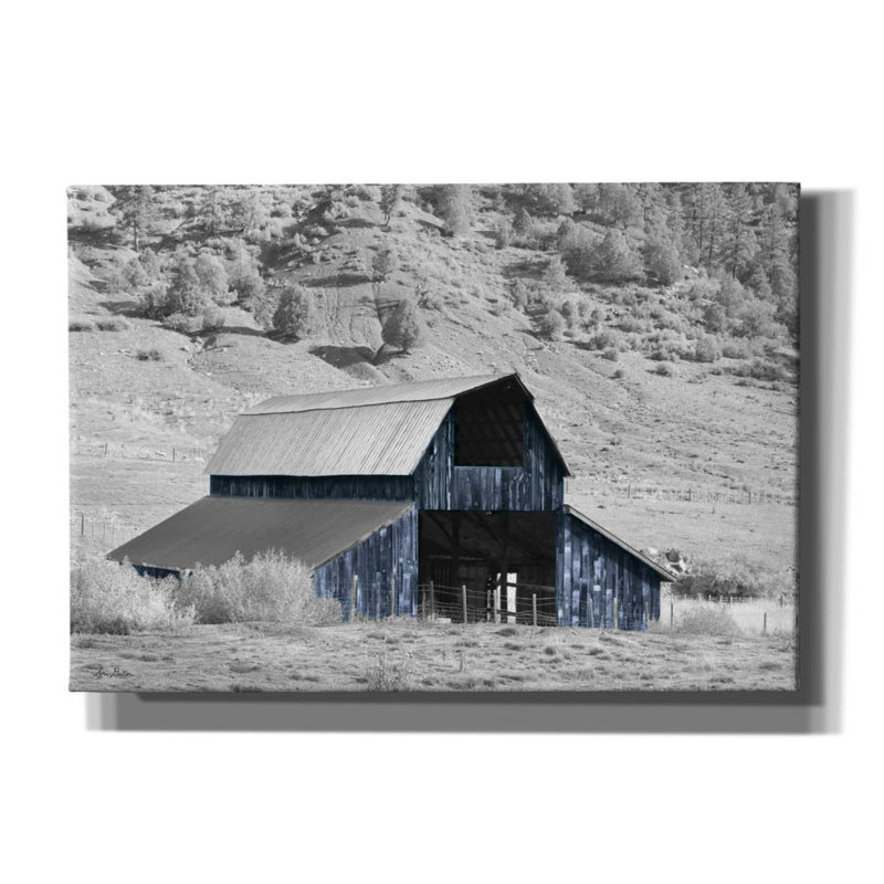 «Blue Barn II» par Lori Deiter, estampe numérique sur toile, H 18 po x l 26 po x P 0,75 po