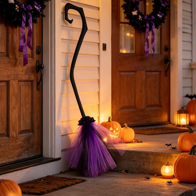 Balai de sorcière détachable de 97 cm (38,2 pouces) avec queue en filet, idéal pour les fêtes d'Halloween et la décoration familiale. Un cadeau d'Halloween incontournable.