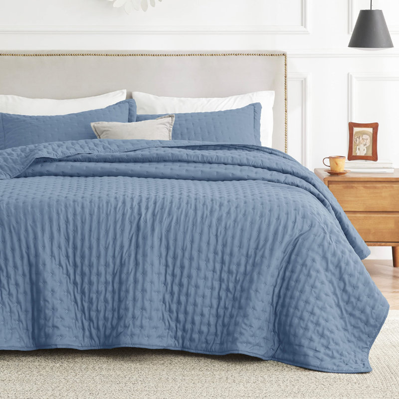 Bedsure Quilt Set for Dorm Decor, Lightweight All-Season Comforter, Bedspread Coverlet with Clover Pattern, Mineral Blue