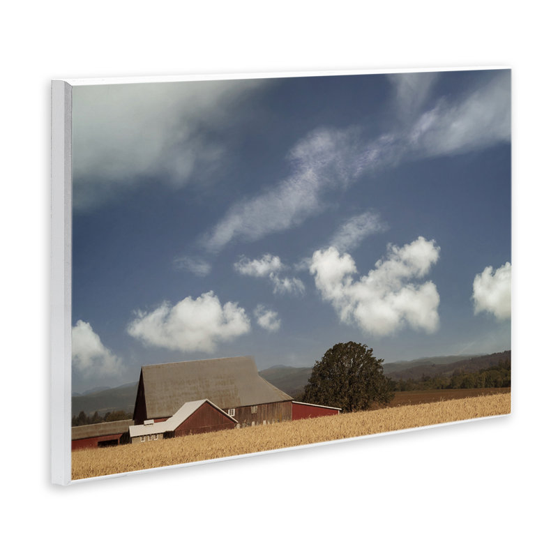 «Clouds Over Farmhouse Wall Art» par Don Schwartz, H 10 po x l 15 po