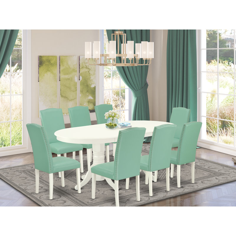 L'ensemble de table de salle à manger 5 pièces pour 4 personnes comprend une table de cuisine ovale avec rallonge papillon et 4 chaises de salle à manger Parsons en similicuir, blanc lin