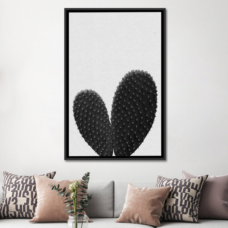 «Heart Cactus» par Orara Studio, impression sur toile, H 26 po x l 18 po x P 1,5 po, Toile avec cadre noir, Pas de tapis