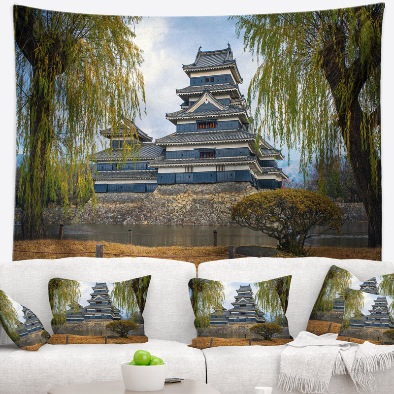 Tapisserie castle en polyester matsumoto avec accessoires suspendus inclus, H 68 po x l 80 po