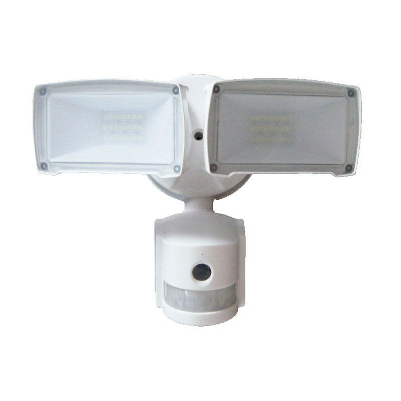 Plust Wifi Outdoor Security Kit With Ip Camera And Twin Led Floodlight