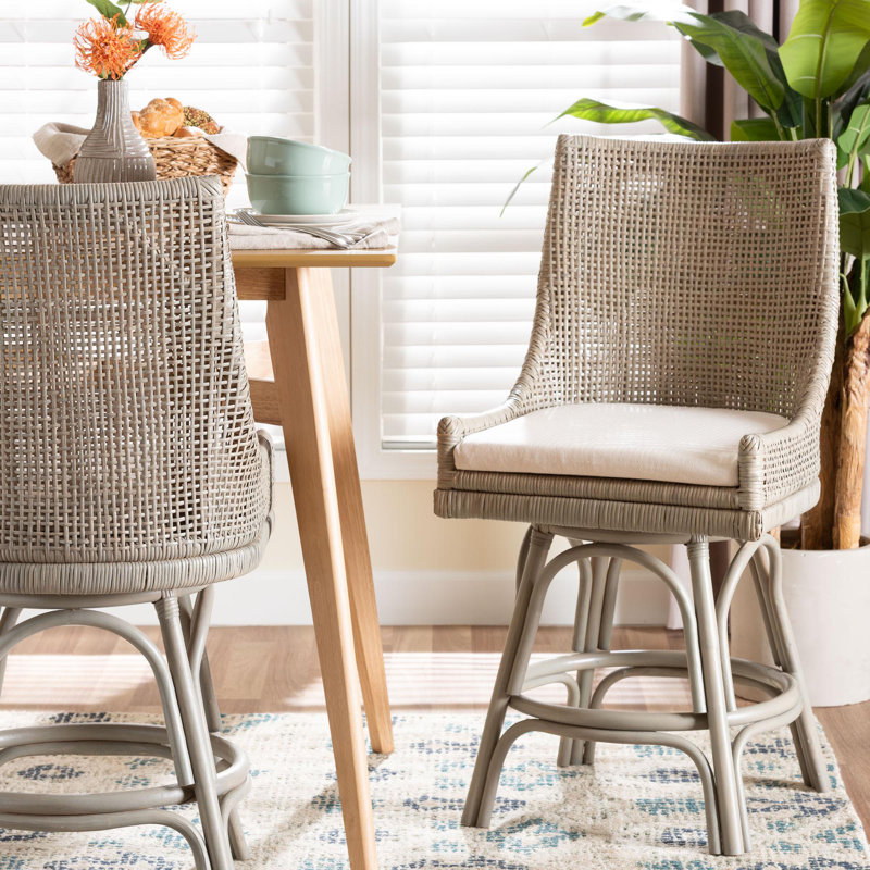 Tabouret de comptoir pivotant en rotin avec coussin Bali - Pari Bella - Bali, Petit tabouret (siège d'une hauteur de 22 po)