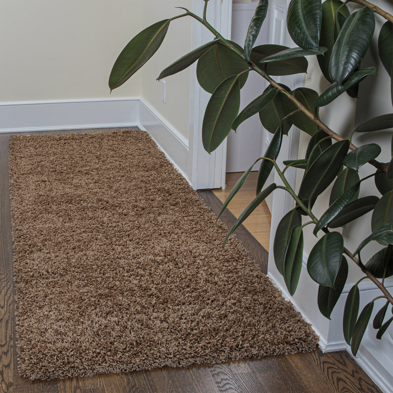 Tapis beige à poils longs Cozy, Tapis de couloir 2 pi 7 po x 8 pi